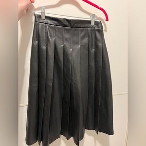 Black leather pleated apparelel skirt brand new